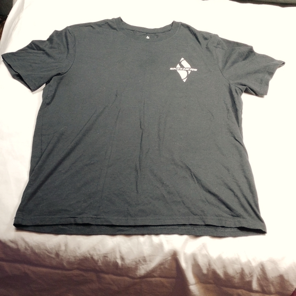 Skechers men's t shirt size medium